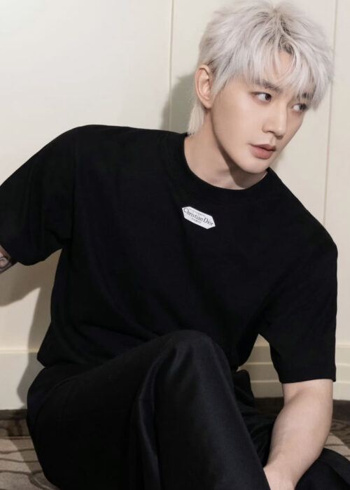 디올 로고패치 반팔 라운드 티셔츠 (2 color)  레플리카 미러급 SA급 S급 고퀄리티 하이엔드 최상급 의류 [남성여성공용] - thebest