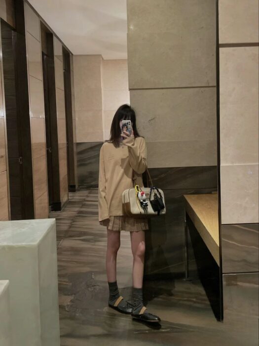 미우미우 후염 로고 패치 롱슬리브 레플리카 미러급 SA급 S급 고퀄리티 하이엔드 최상급 의류 [남성여성공용]