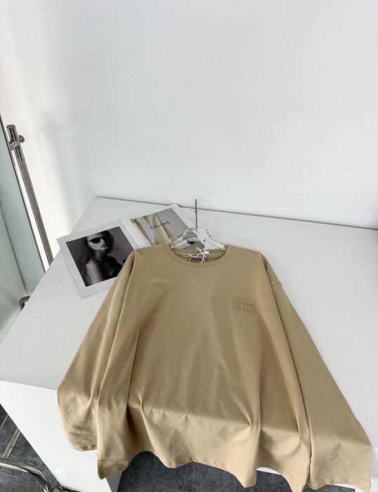 미우미우 후염 로고 패치 롱슬리브 레플리카 미러급 SA급 S급 고퀄리티 하이엔드 최상급 의류 [남성여성공용] 7