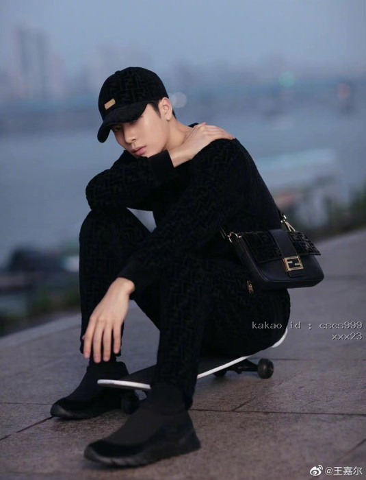 펜디 블랙 피케 플록 스웨트셔츠 레플리카 미러급 SA급 S급 고퀄리티 하이엔드 최상급 의류 [남성여성공용] [셀럽] 13