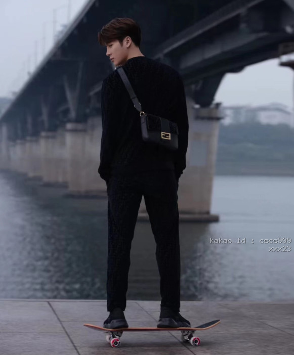 펜디 블랙 피케 플록 스웨트셔츠 레플리카 미러급 SA급 S급 고퀄리티 하이엔드 최상급 의류 [남성여성공용] [셀럽] 11