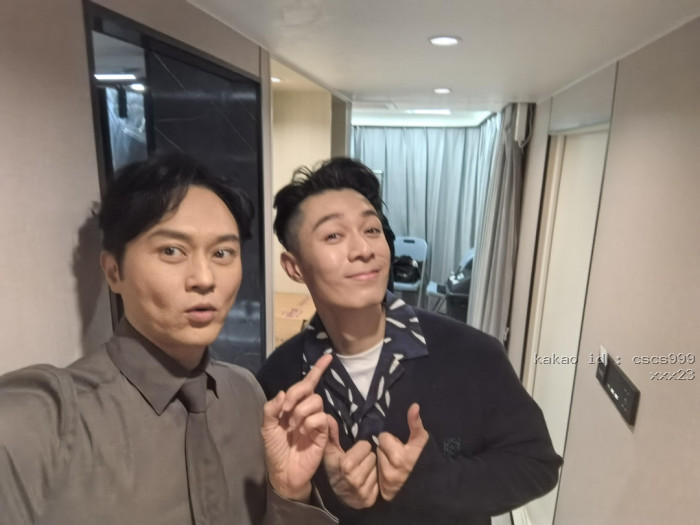 로에베 자수 가디건 스웨터 레플리카 미러급 SA급 S급 고퀄리티 하이엔드 최상급 의류 [남성여성공용] [셀럽] 13