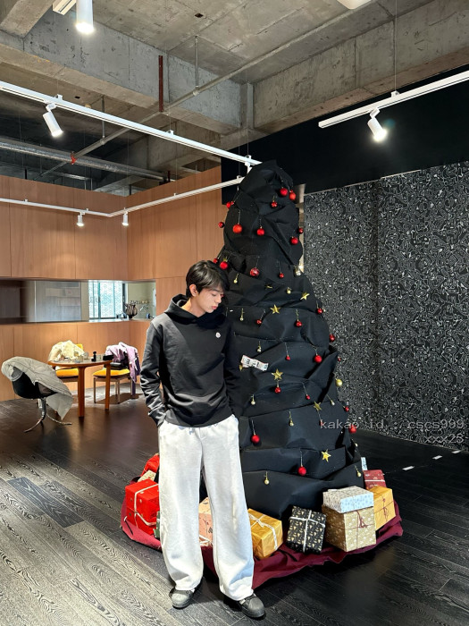 몽클레어 솔리드 컬러 로고 후드티 레플리카 미러급 SA급 S급 고퀄리티 하이엔드 최상급 의류 [남성여성공용] [셀럽] 4