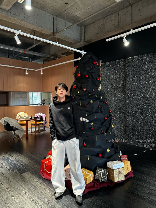 몽클레어 솔리드 컬러 로고 후드티 레플리카 미러급 SA급 S급 고퀄리티 하이엔드 최상급 의류 [남성여성공용] [셀럽] 5