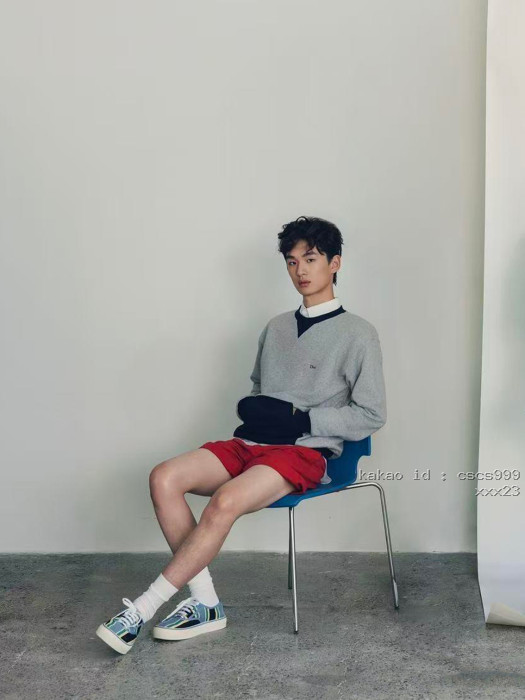 디올 스몰 로고 자수 크루넥 스웨트셔츠 레플리카 미러급 SA급 S급 고퀄리티 하이엔드 최상급 의류 [남성여성공용] [셀럽] 4