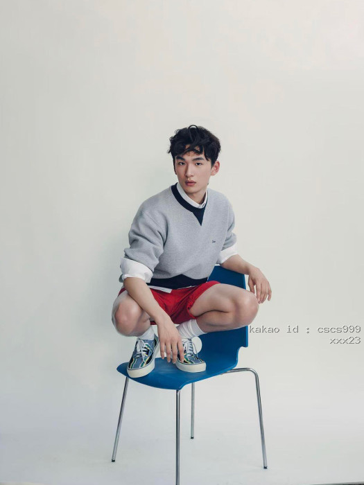 디올 스몰 로고 자수 크루넥 스웨트셔츠 레플리카 미러급 SA급 S급 고퀄리티 하이엔드 최상급 의류 [남성여성공용] [셀럽] 3