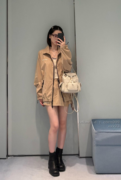 미우미우 스탠드 칼라 루즈핏 지퍼 방풍 재킷 레플리카 미러급 SA급 S급 고퀄리티 하이엔드 최상급 의류 [여성복] [셀럽] 4