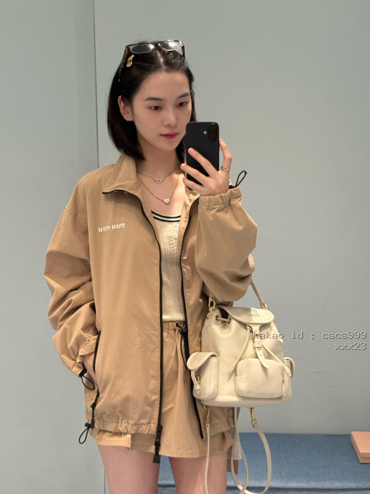 미우미우 스탠드 칼라 루즈핏 지퍼 방풍 재킷 레플리카 미러급 SA급 S급 고퀄리티 하이엔드 최상급 의류 [여성복] [셀럽] 2