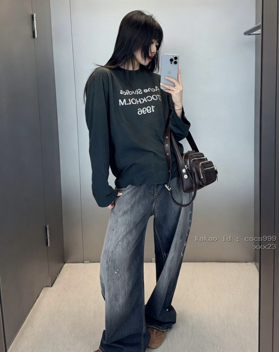 아크네스튜디오 25 뉴 디스트레스드 블랙 1996 레터 프린트 긴팔 티셔츠 레플리카 미러급 SA급 S급 고퀄리티 하이엔드 최상급 의류 [여성] [셀럽] 5