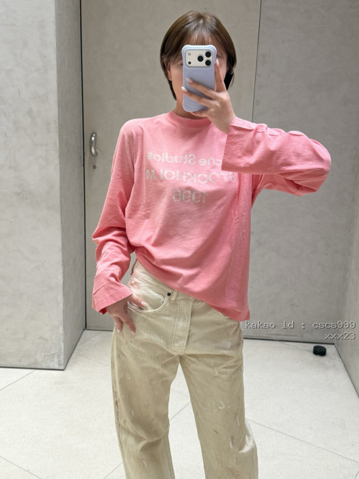 아크네스튜디오 뉴 피치 핑크 1996 로고 루즈핏 긴팔 티셔츠 레플리카 미러급 SA급 S급 고퀄리티 하이엔드 최상급 의류 [여성] [셀럽] 3