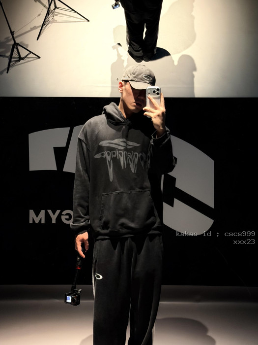 발렌시아가 프린트 로고 디스트레스드 후드 스웨트셔츠 레플리카 미러급 SA급 S급 고퀄리티 하이엔드 최상급 의류 [남성여성공용] [셀럽] 3
