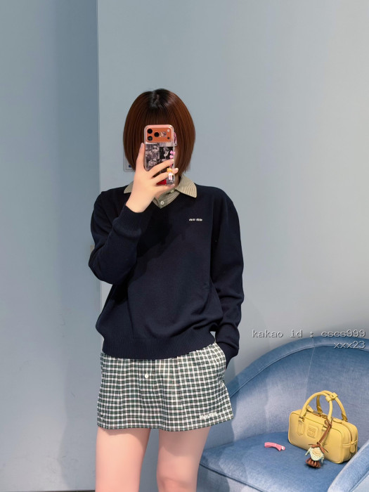미우미우 프레피 스타일 컬러 블록 폴로 칼라 페이크 투피스 니트 스웨터 레플리카 미러급 SA급 S급 고퀄리티 하이엔드 최상급 의류 [여성복] [셀럽] 4