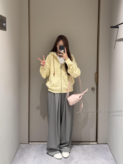 로에베 로고 엘라스틱 허리 플리츠 스트레이트 레그 정장 바지 레플리카 미러급 SA급 S급 고퀄리티 하이엔드 최상급 의류 [여성복] [셀럽] 3