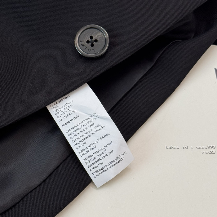 로에베 블랙 커프스가 있는 쓰리버튼 셔츠 레플리카 미러급 SA급 S급 고퀄리티 하이엔드 최상급 의류 [여성복] [셀럽] 14