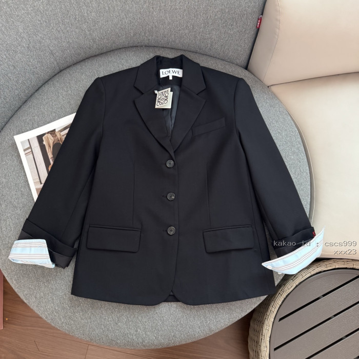 로에베 블랙 커프스가 있는 쓰리버튼 셔츠 레플리카 미러급 SA급 S급 고퀄리티 하이엔드 최상급 의류 [여성복] [셀럽] 7