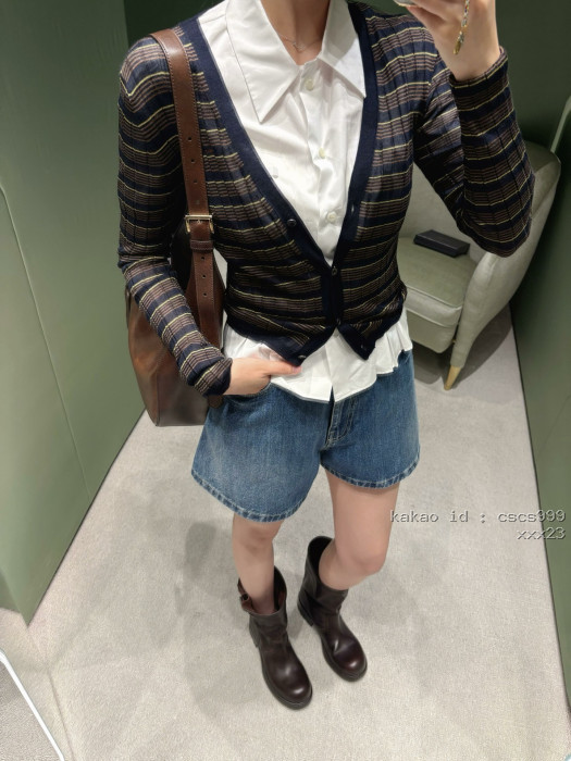 프라다 초콜릿 브라운 스트라이프 브이넥 슬림핏 가디건 레플리카 미러급 SA급 S급 고퀄리티 하이엔드 최상급 의류 [여성] [셀럽] 2