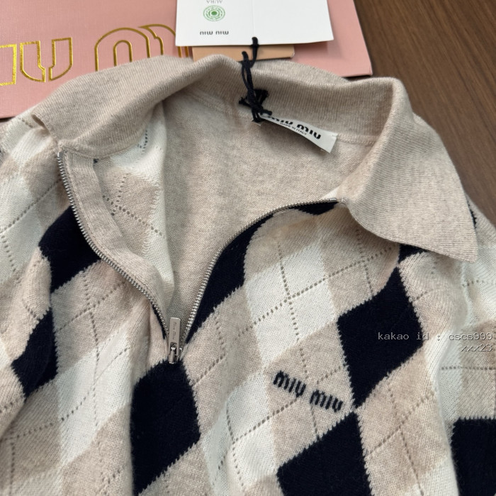 미우미우 다이아몬드 패턴 캐시미어 스웨터 레플리카 미러급 SA급 S급 고퀄리티 하이엔드 최상급 의류 [여성복] 6