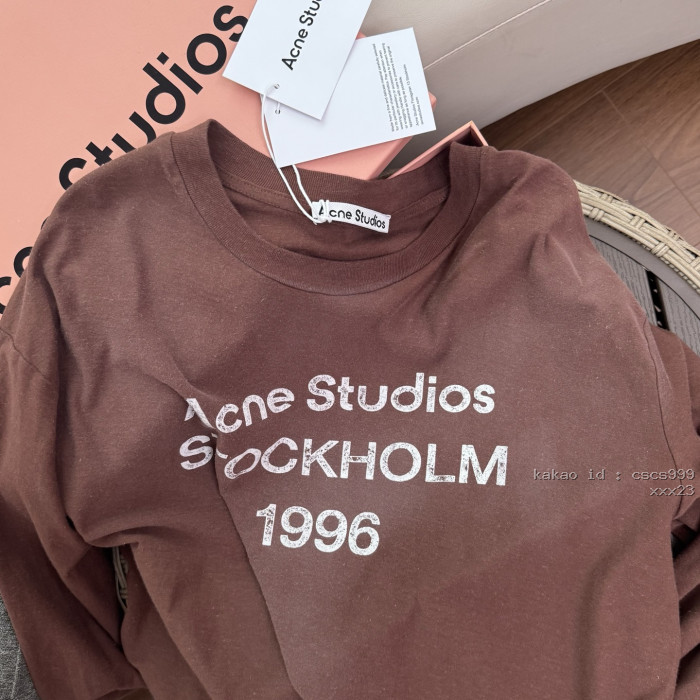 아크네스튜디오 초콜릿 브라운 디스트레스드 1996 로고 프린트 긴팔 티셔츠 레플리카 미러급 SA급 S급 고퀄리티 하이엔드 최상급 의류 [여성복] 7