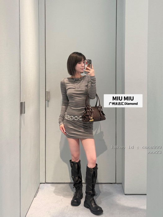 미우미우 그레이 스트라이프 오프숄더 바디콘 드레스 레플리카 미러급 SA급 S급 고퀄리티 하이엔드 최상급 의류 [여성복] [셀럽] 12