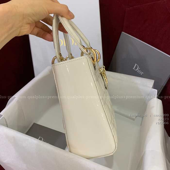 디올 레이디 디* 페이턴트 레이디백 스몰 가방 3