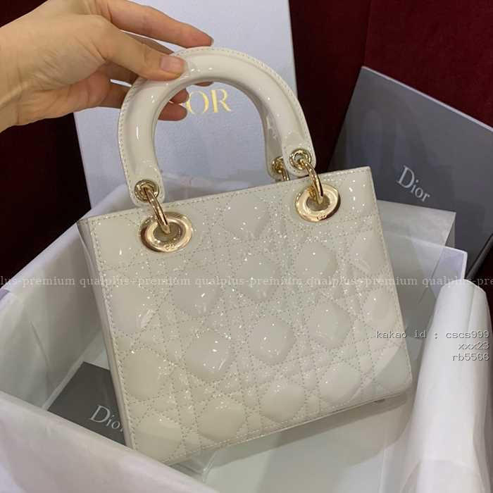 디올 레이디 디* 페이턴트 레이디백 스몰 가방 4