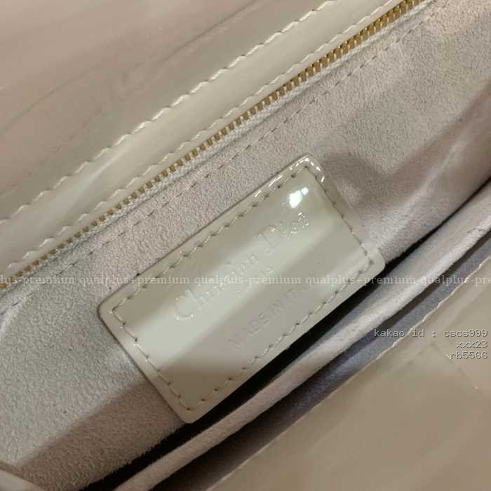 디올 레이디 디* 페이턴트 레이디백 스몰 가방 9
