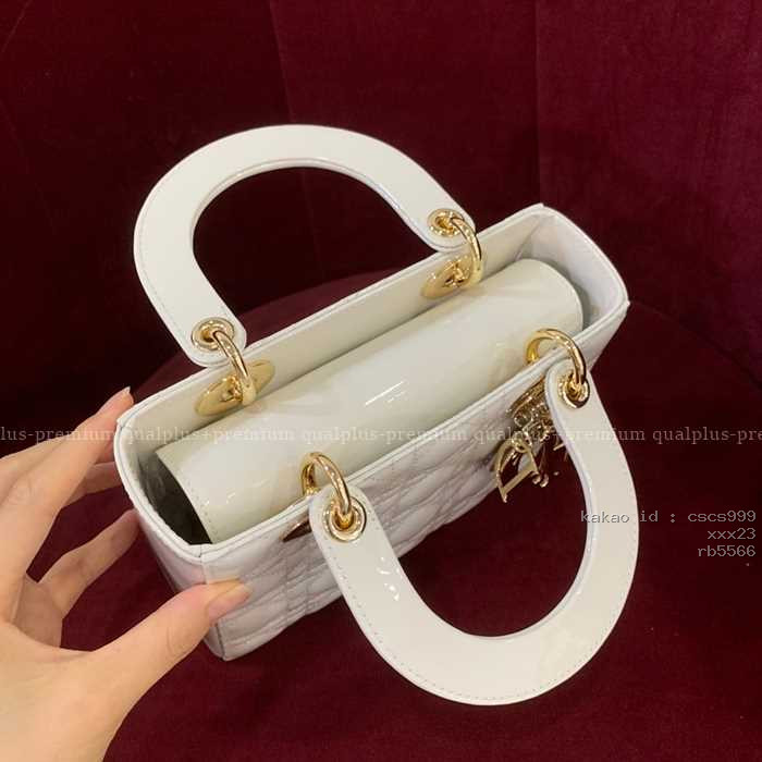 디올 레이디 디* 페이턴트 레이디백 스몰 가방 15