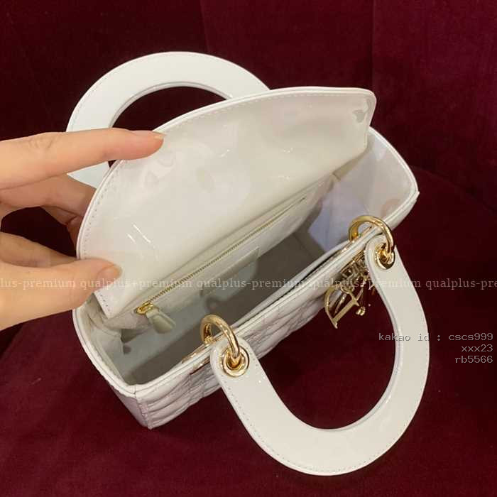디올 레이디 디* 페이턴트 레이디백 스몰 가방 16