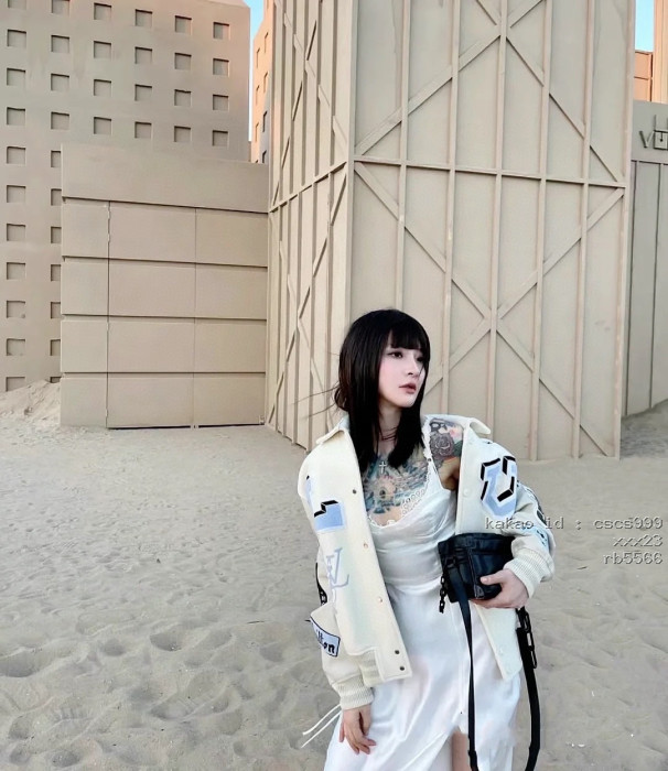 루이비통 런웨이 화이트 버그스 베이스볼 재킷 의류 [남성여성공용] [셀럽] 15