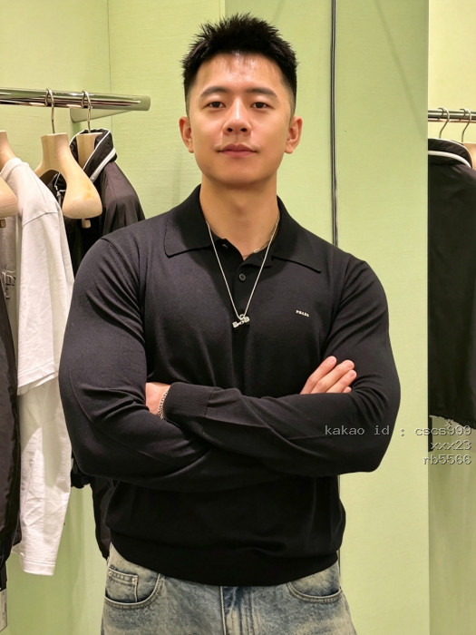 프라다 로고 자수 폴로 칼라 스웨터 의류 [남성여성공용] [셀럽] 4